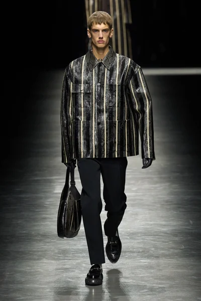 Look 40